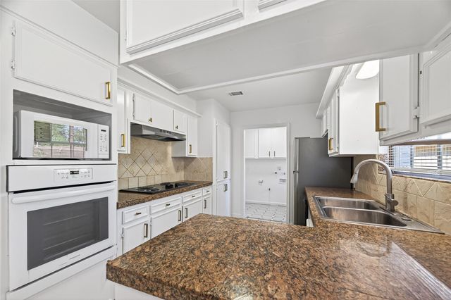 9011 Landsdowne Drive, Houston, TX 77096