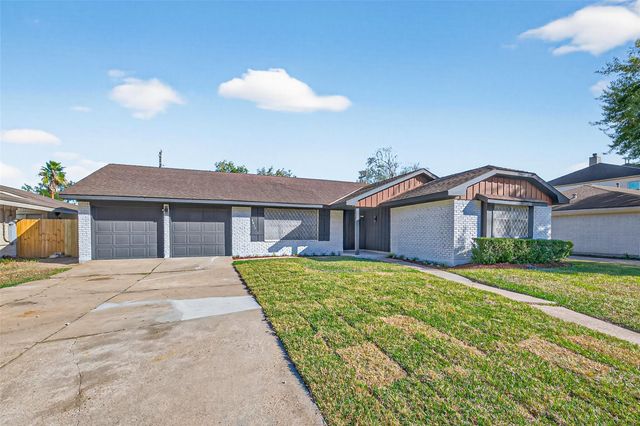 9011 Landsdowne Drive, Houston, TX 77096