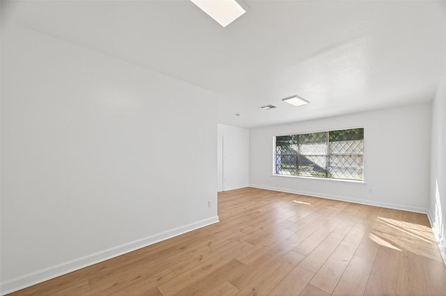 9011 Landsdowne Drive, Houston, TX 77096