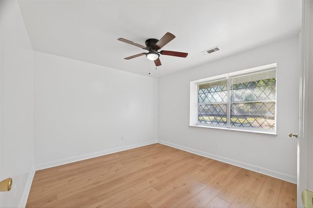 9011 Landsdowne Drive, Houston, TX 77096