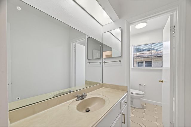 9011 Landsdowne Drive, Houston, TX 77096