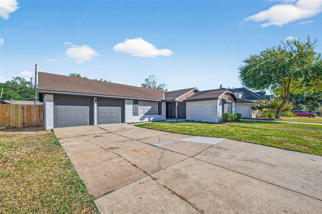 9011 Landsdowne Drive, Houston, TX 77096