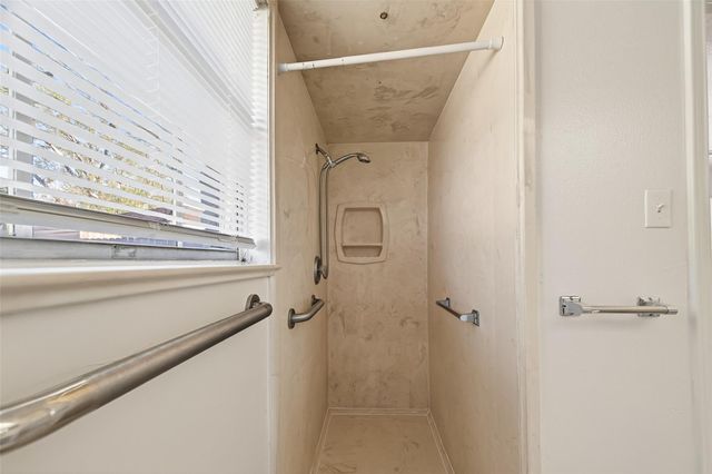 9011 Landsdowne Drive, Houston, TX 77096