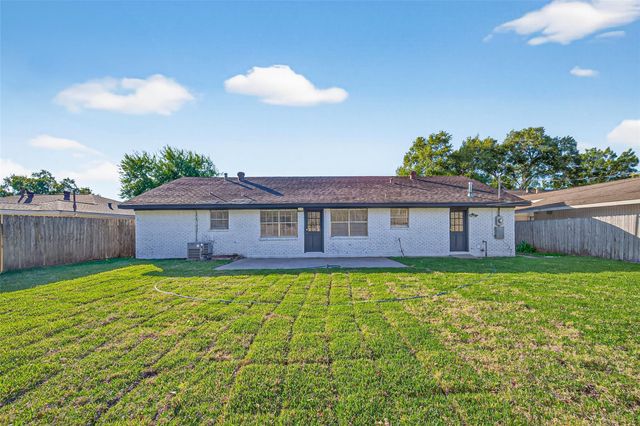 9011 Landsdowne Drive, Houston, TX 77096