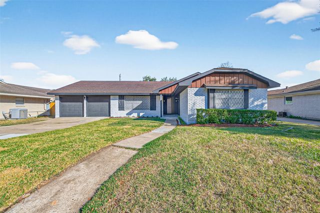 9011 Landsdowne Drive, Houston, TX 77096