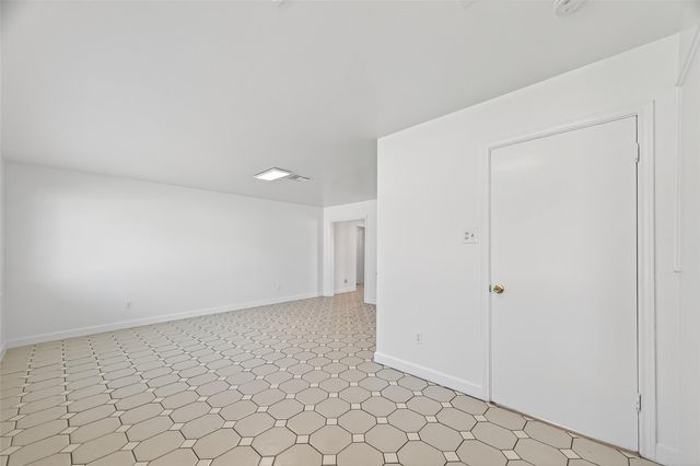 9011 Landsdowne Drive, Houston, TX 77096