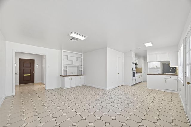 9011 Landsdowne Drive, Houston, TX 77096