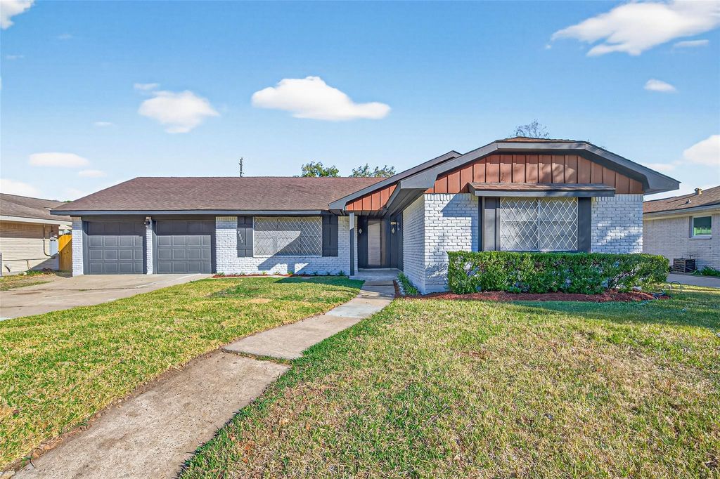 9011 Landsdowne Drive, Houston, TX 77096