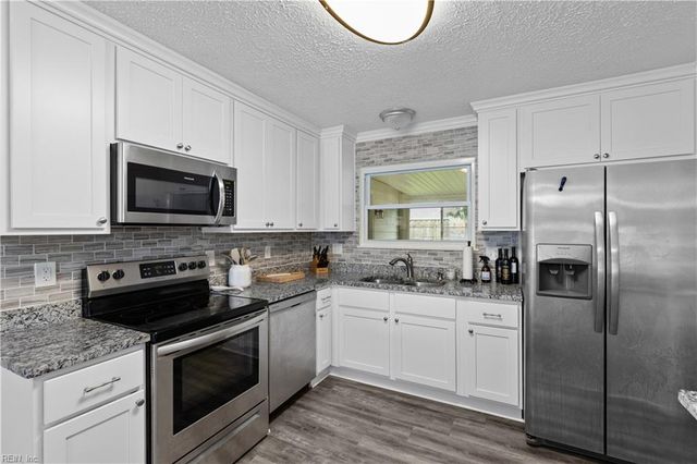 3709 Pine Grove LN, Virginia Beach, VA 23452