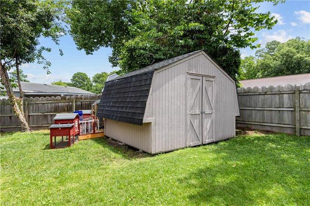 3709 Pine Grove LN, Virginia Beach, VA 23452
