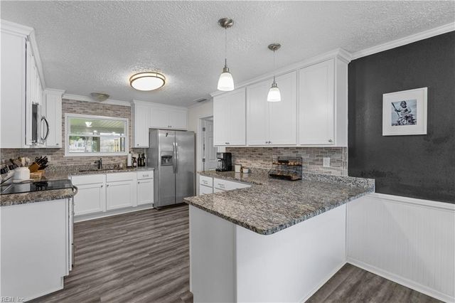 3709 Pine Grove LN, Virginia Beach, VA 23452
