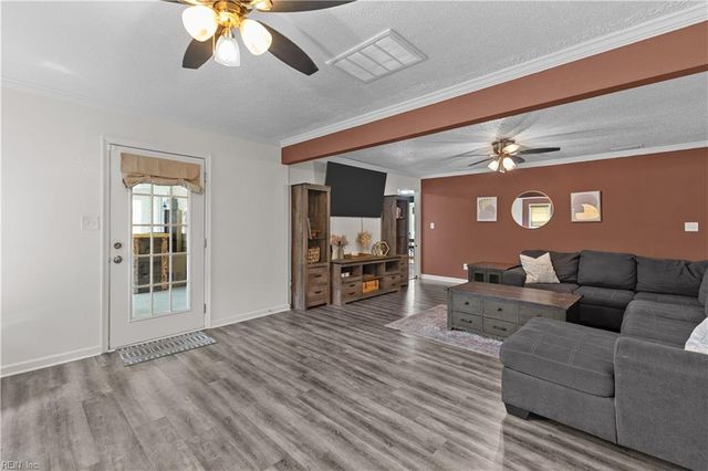 3709 Pine Grove LN, Virginia Beach, VA 23452