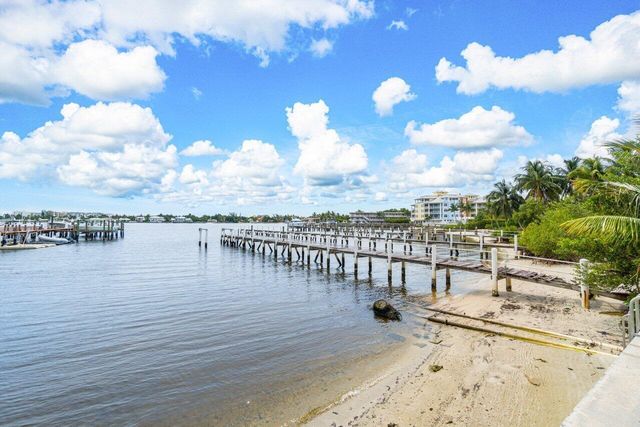 324 N Lake Drive, Lantana, FL 33462