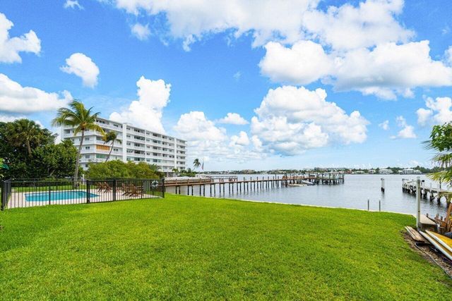 324 N Lake Drive, Lantana, FL 33462