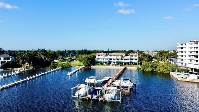324 N Lake Drive, Lantana, FL 33462