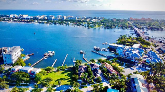 324 N Lake Drive, Lantana, FL 33462