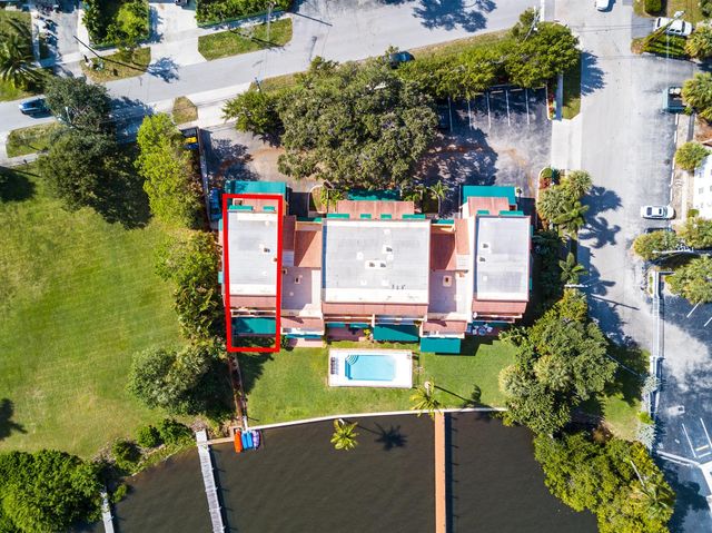 324 N Lake Drive, Lantana, FL 33462