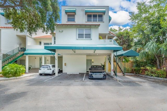 324 N Lake Drive, Lantana, FL 33462