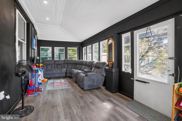 21 GREEN, Sellersville, PA 18960