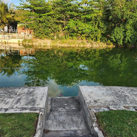 3325 S Lake Dr, Miami, FL 33155