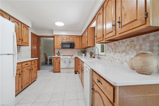 1101 N Inlynnview RD, Virginia Beach, VA 23454