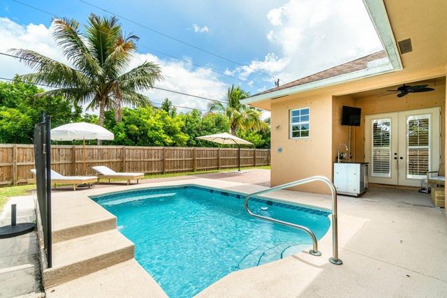 3461 SW Funtuna Street, Port St Lucie, FL 34953