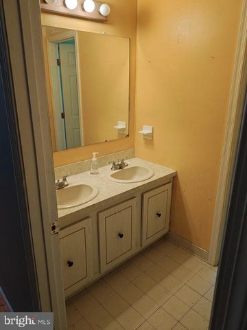 127 JADE DR, Wilmington, DE 19810