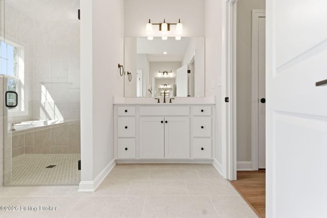 15967 Cumberland Lake Cir, Louisville, KY 40245