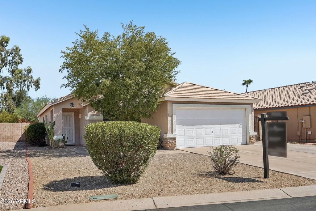 15984 W SMOKEY Drive, Surprise, AZ 85374 — photo 4