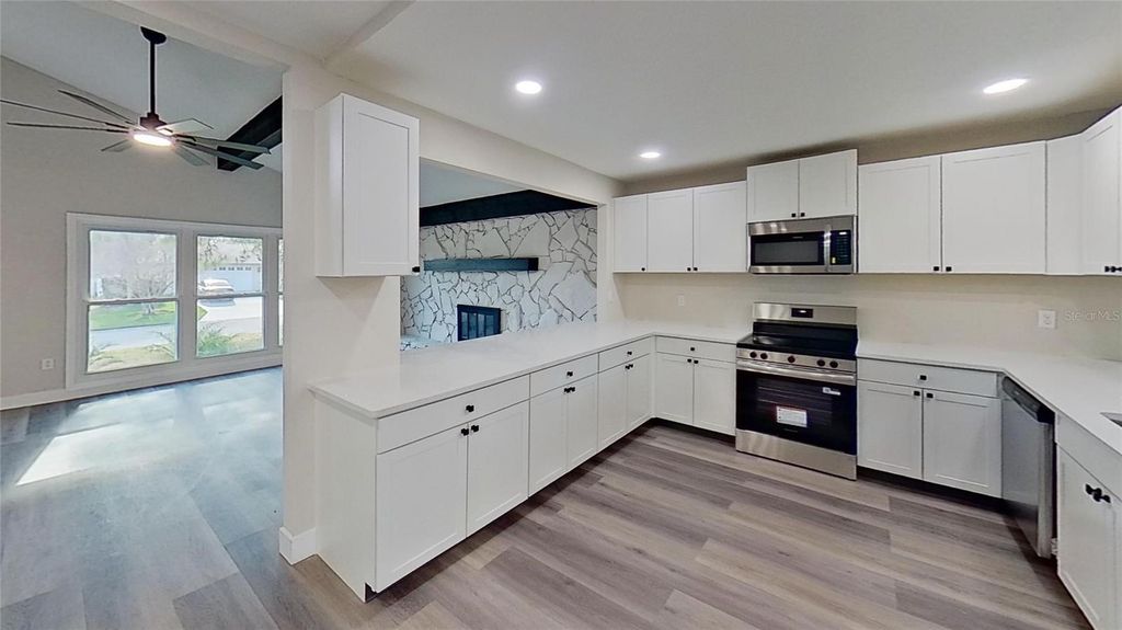 Image 17 of property listing at 5667 CREEKWOOD DRIVE, Sarasota, FL 34233