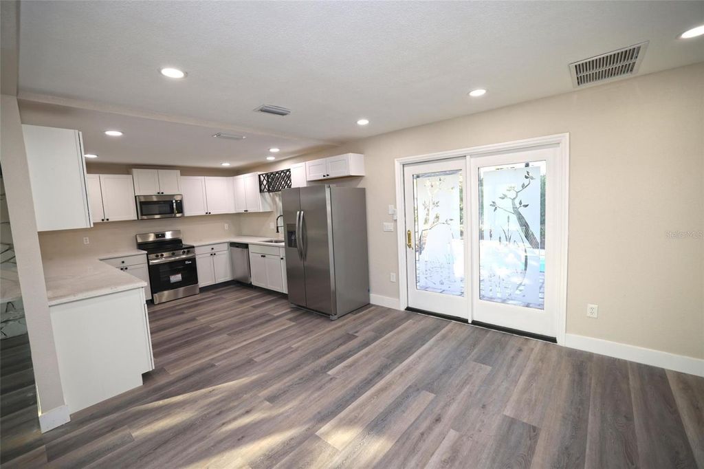 Image 21 of property listing at 5667 CREEKWOOD DRIVE, Sarasota, FL 34233