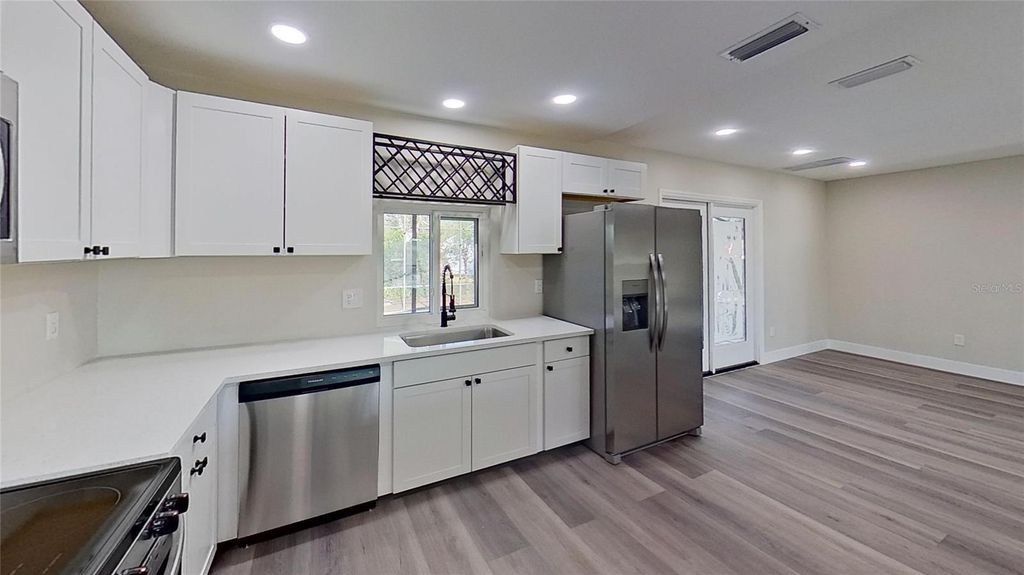 Image 22 of property listing at 5667 CREEKWOOD DRIVE, Sarasota, FL 34233