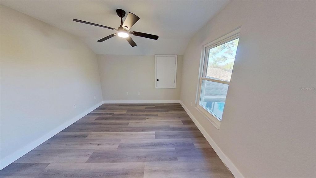 Image 35 of property listing at 5667 CREEKWOOD DRIVE, Sarasota, FL 34233