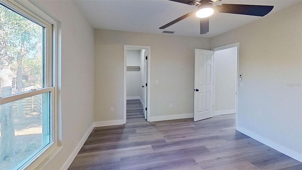 Image 36 of property listing at 5667 CREEKWOOD DRIVE, Sarasota, FL 34233