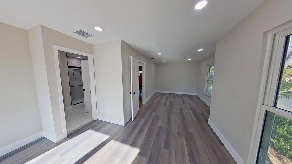 Image 37 of property listing at 5667 CREEKWOOD DRIVE, Sarasota, FL 34233