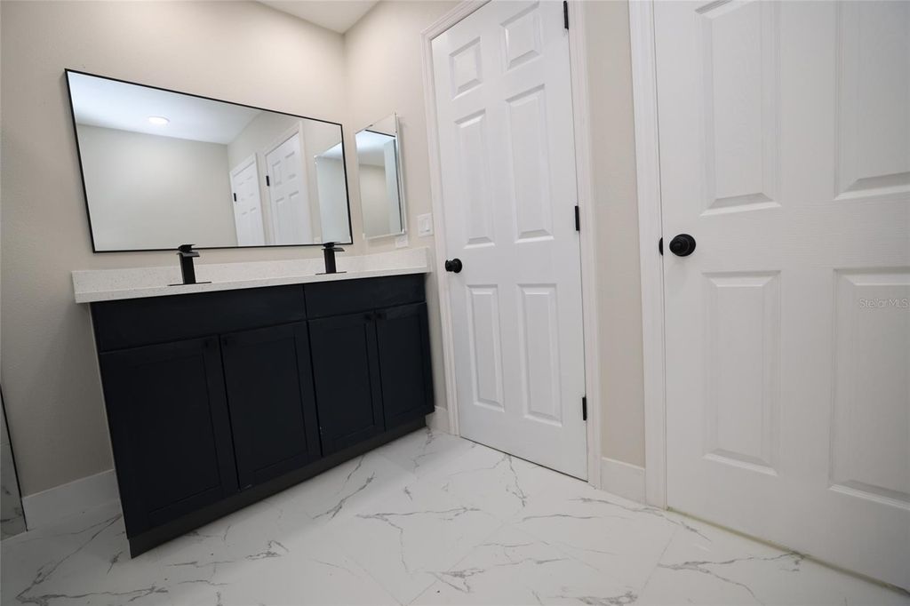 Image 49 of property listing at 5667 CREEKWOOD DRIVE, Sarasota, FL 34233