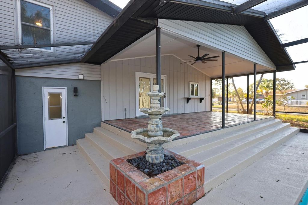 Image 57 of property listing at 5667 CREEKWOOD DRIVE, Sarasota, FL 34233