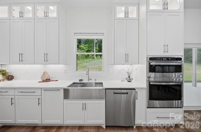 3802 Lyle Creek Avenue NE, Conover, NC 28613