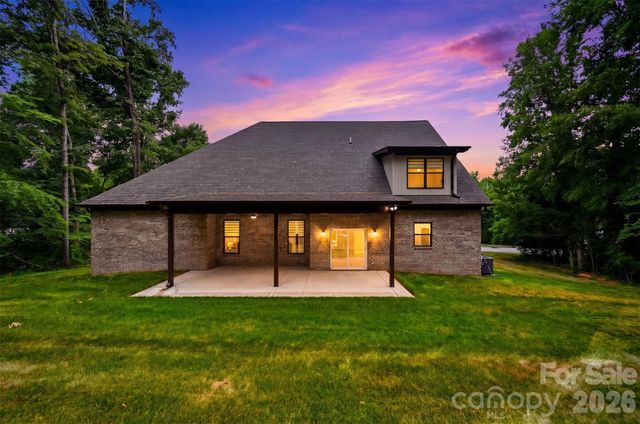 3802 Lyle Creek Avenue NE, Conover, NC 28613