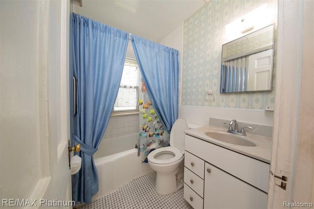 18696 Inkster Road, Redford, MI 48240