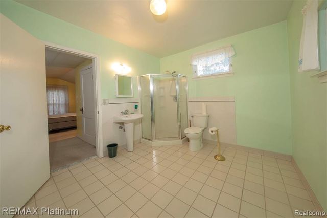 18696 Inkster Road, Redford, MI 48240