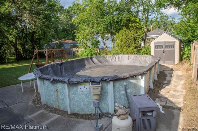 18696 Inkster Road, Redford, MI 48240