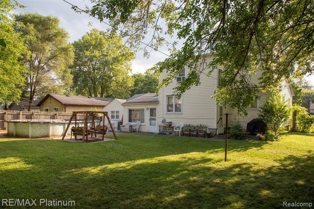 18696 Inkster Road, Redford, MI 48240
