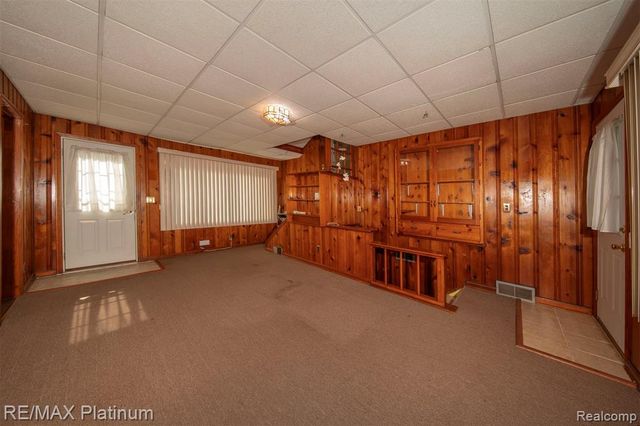 18696 Inkster Road, Redford, MI 48240