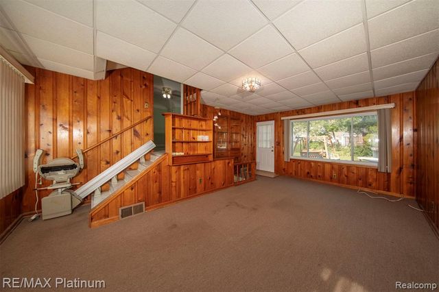 18696 Inkster Road, Redford, MI 48240