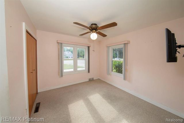 18696 Inkster Road, Redford, MI 48240