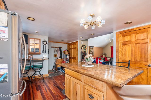 28 Thimbleberry Road, Malta, NY 12020