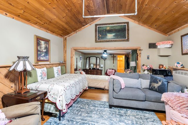 28 Thimbleberry Road, Malta, NY 12020