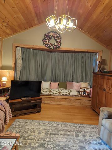 28 Thimbleberry Road, Malta, NY 12020