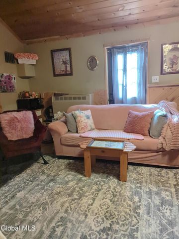 28 Thimbleberry Road, Malta, NY 12020